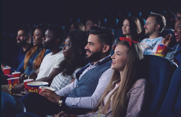 jovens no cinema