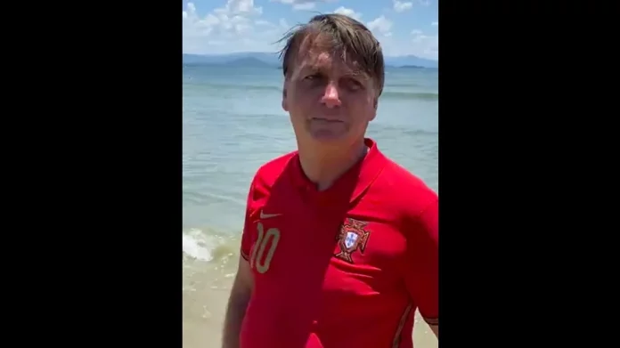 bolsonaro com a camisa de portugal